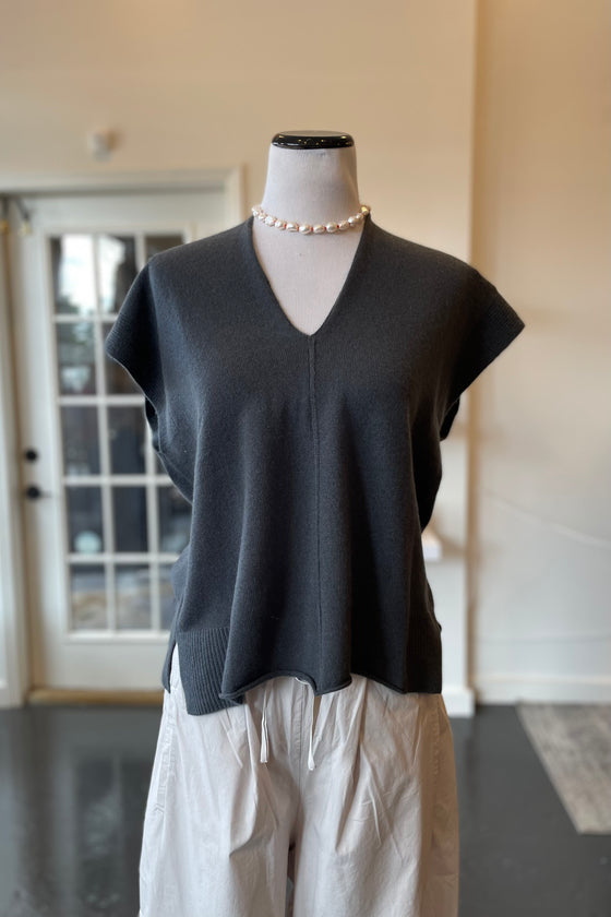 Cashmere V-Neck Sleeveless Sweater Graphite