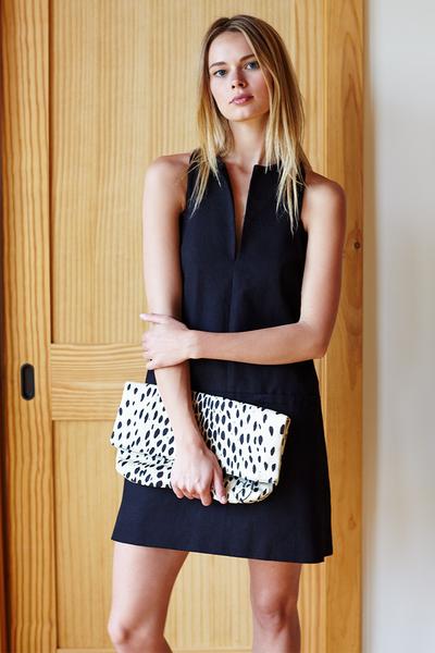 Black sleeveless dress 