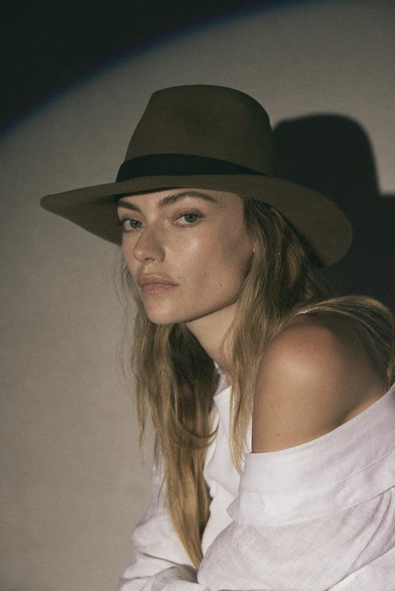 Janessa Leoné Luca Hat